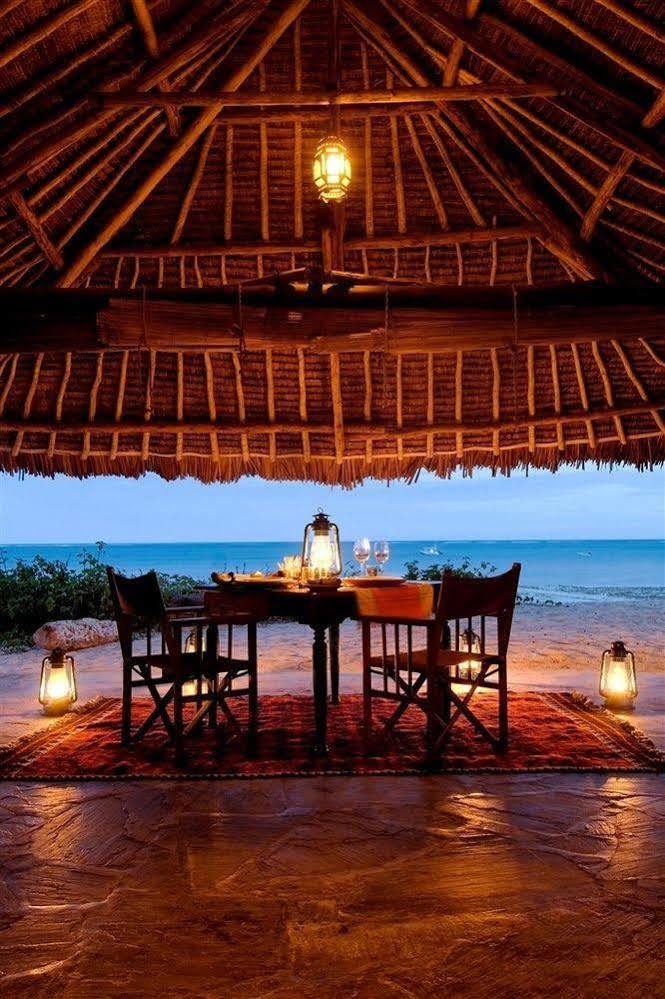 Kinondo Kwetu Hotel Praia de Diani Exterior foto